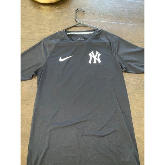 Nike New York Yankees Collection dri-fit tee men’s size Medium - Picture 4 of 8